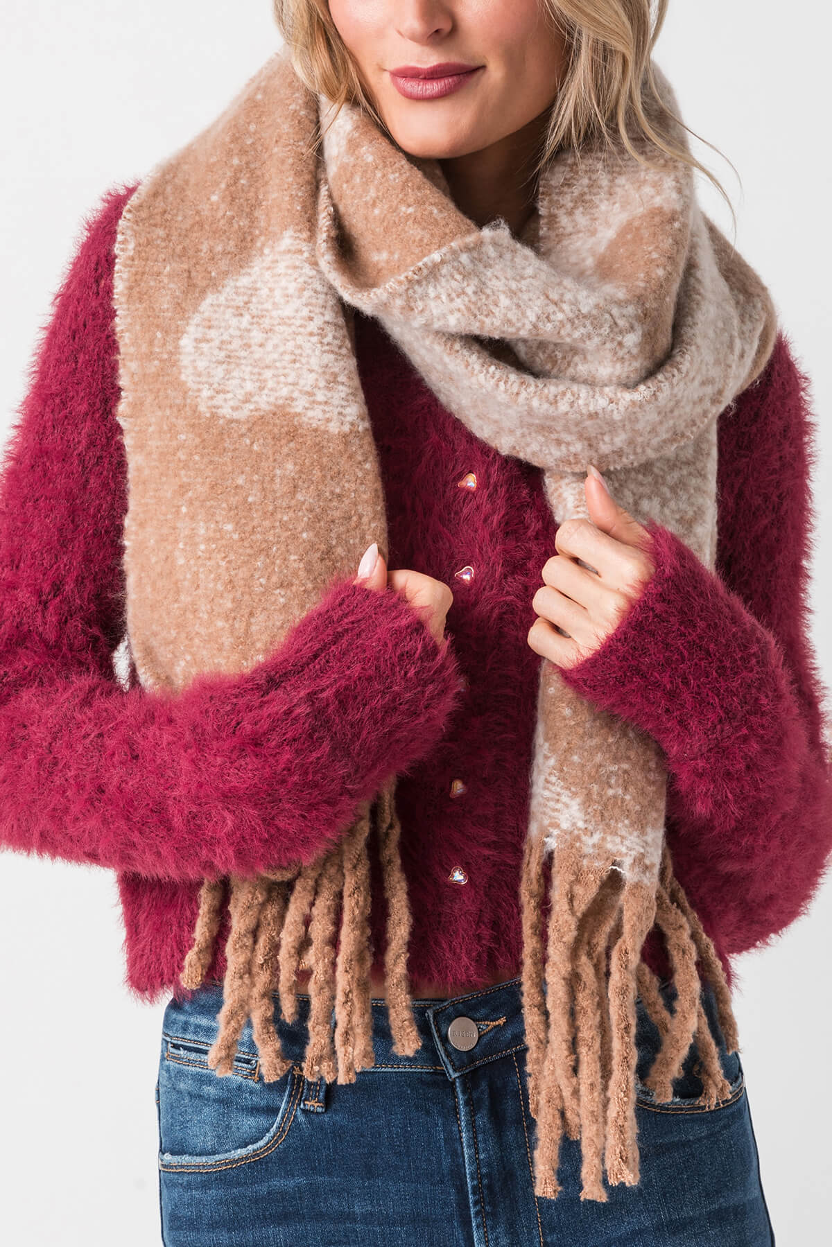 Heart-patterned Fringed Knit Scarf